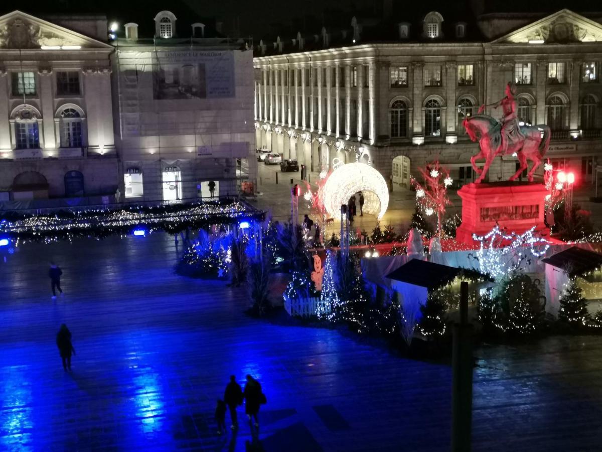 F3 Au Balcon De La Place Du Martroi Orleans